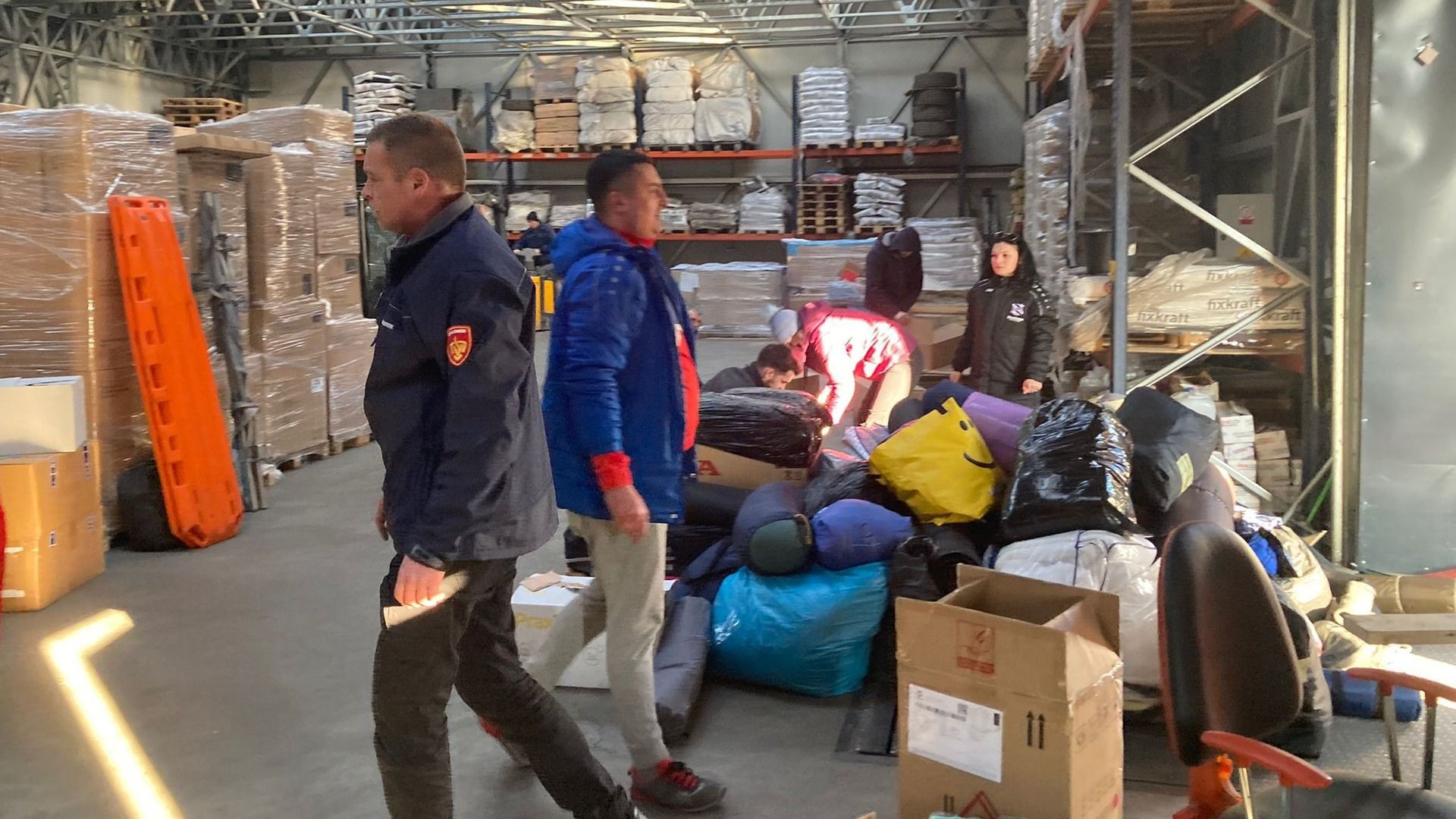 De hulpgoederen gaan in dozen