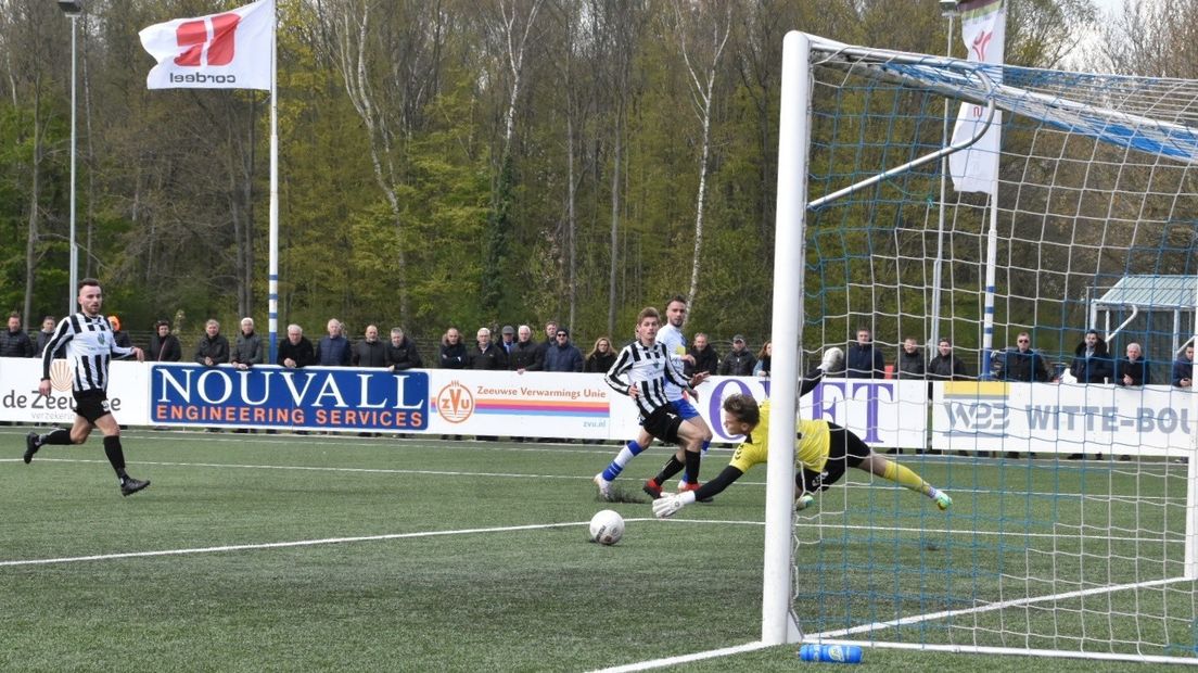 Karim Bannani zet Hoek op 1-0 tegen SJC