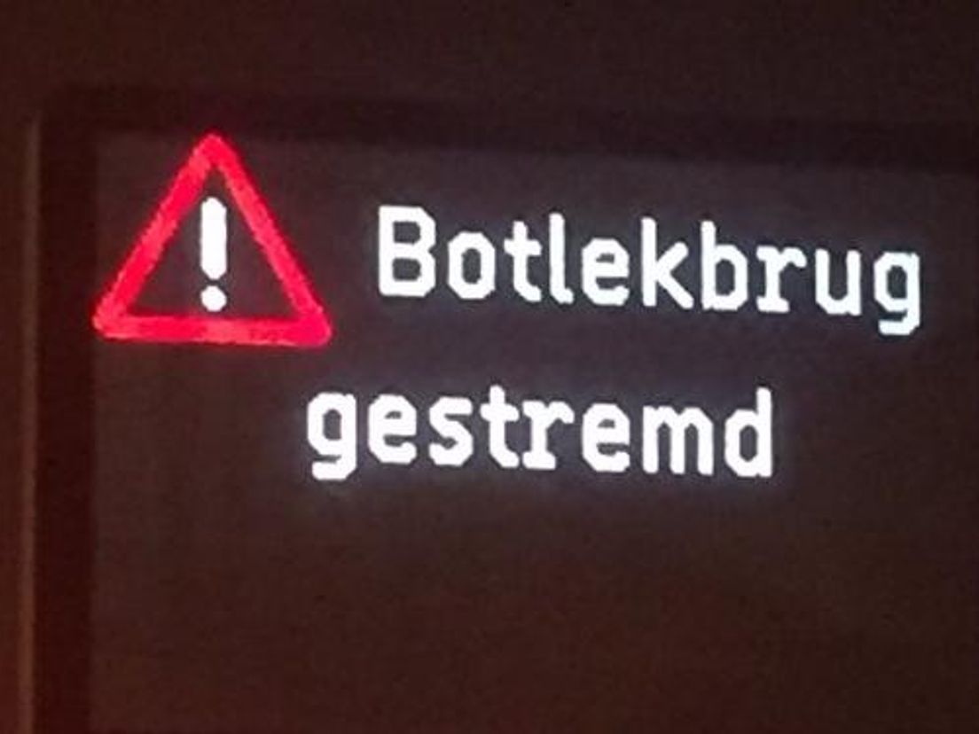 Botlekbrug gestremd