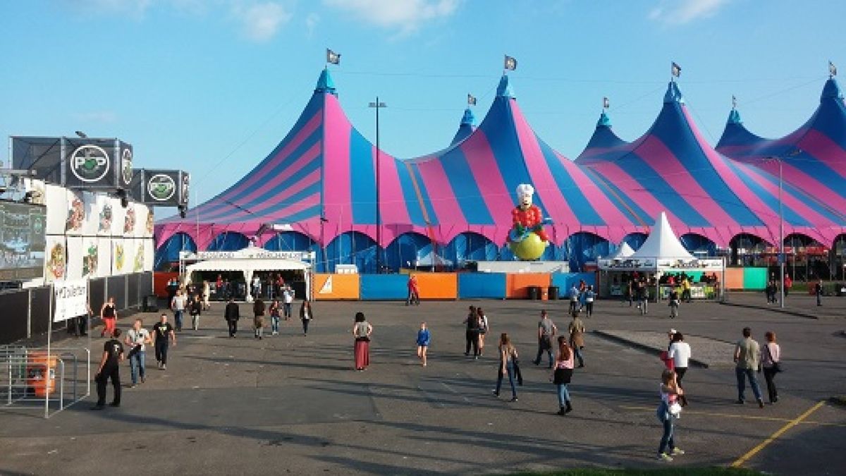 Drummer Crystal Fighters overleden, band niet op Appelpop Omroep Gelderland