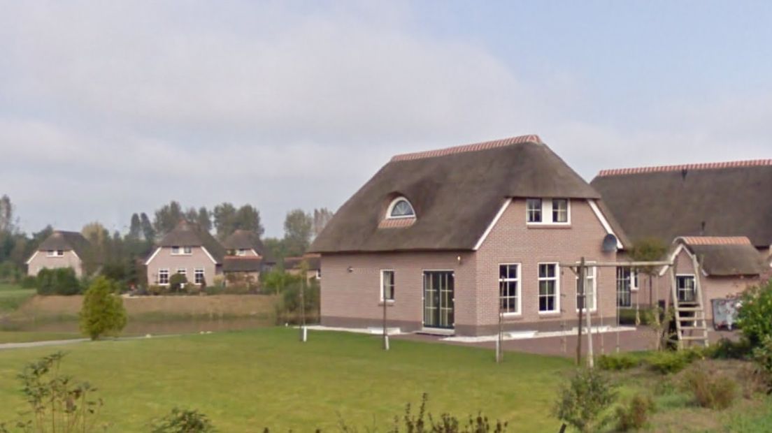 Eén van de bungalows van Villapark Martensplek in Tiendeveen (Rechten: Google Street View)