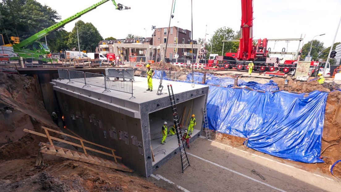 De aanleg van een fietstunnel bij de Esperantokruising