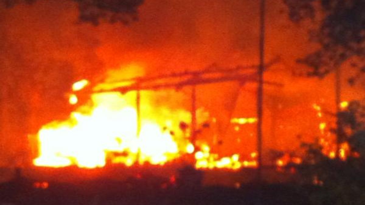 Mogelijke brandstichting: schaapskooi en boerderij verwoest