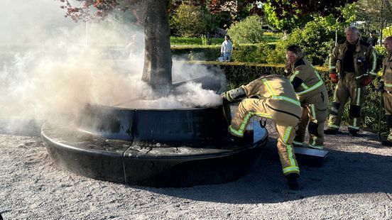 Oorlogsmonument vliegt in brand Home