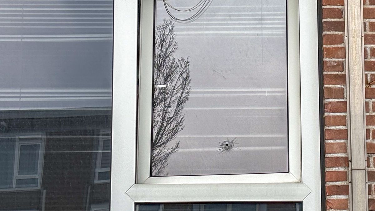 Woning in Leeuwarden beschoten, politie doet onderzoek