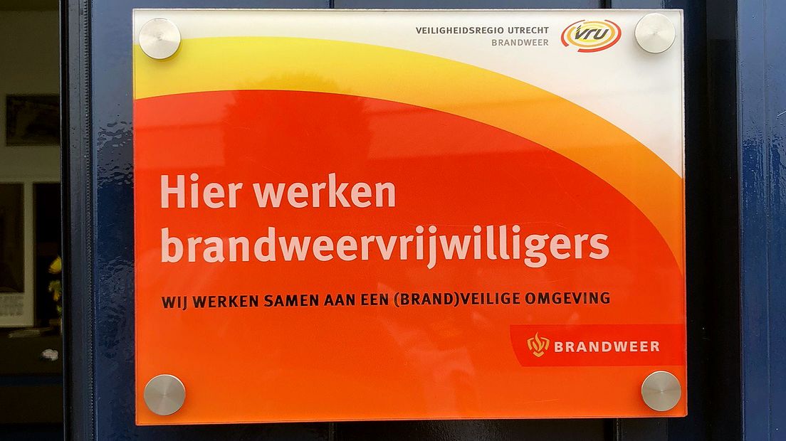 Het gevelbordje laat zien dat het bedrijf brandveiligheid hoog in het vaandel heeft.