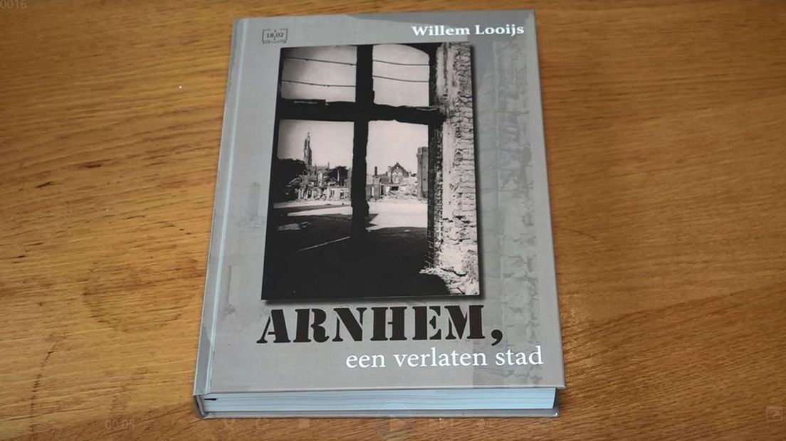 Het boek 'Arnhem, een verlaten stad' van Willem Looijs