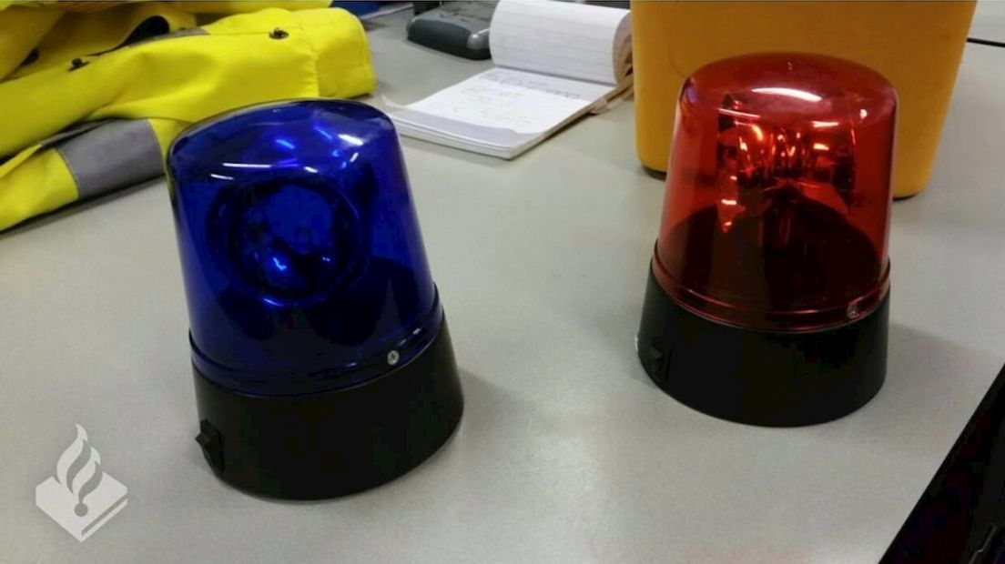 De man moest de zwaailichten op het bureau inleveren