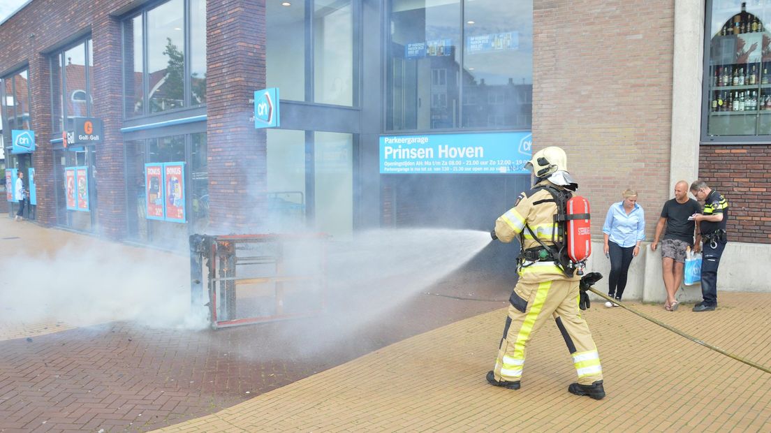 Bankstel in brand gestoken in parkeergarage Steenwijk