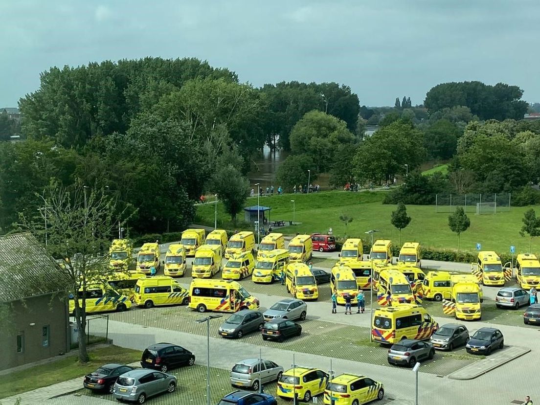 Ambulances bij het VieCuri ziekenhuis in Venlo