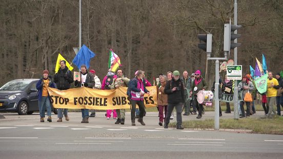 XR protesteert bij hoofdkantoor NAM