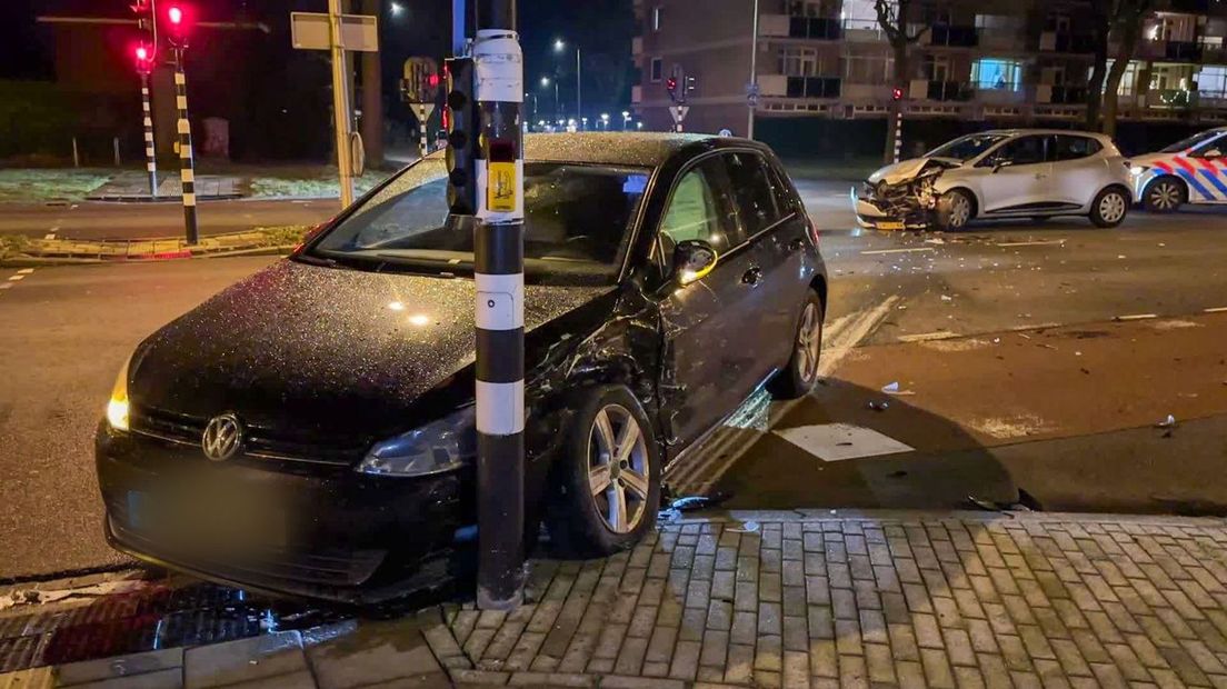 Aanrijding tussen twee auto's in Enschede