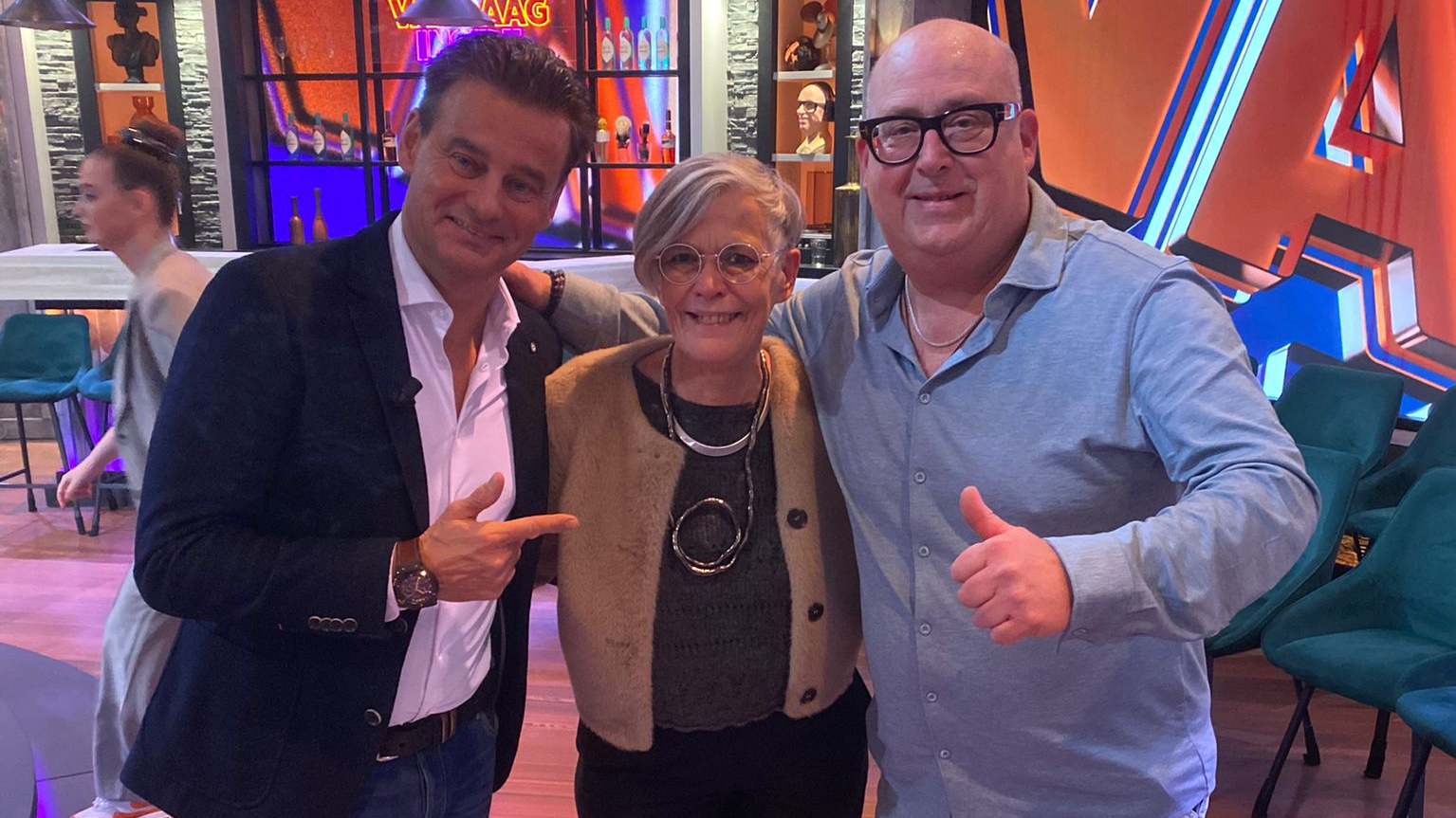 Ron en Irna met VI-presentator Wilfred Genee