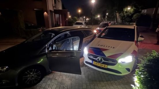 Achtervolging met hoge snelheden en verdachten die te voet vluchten Nieuws