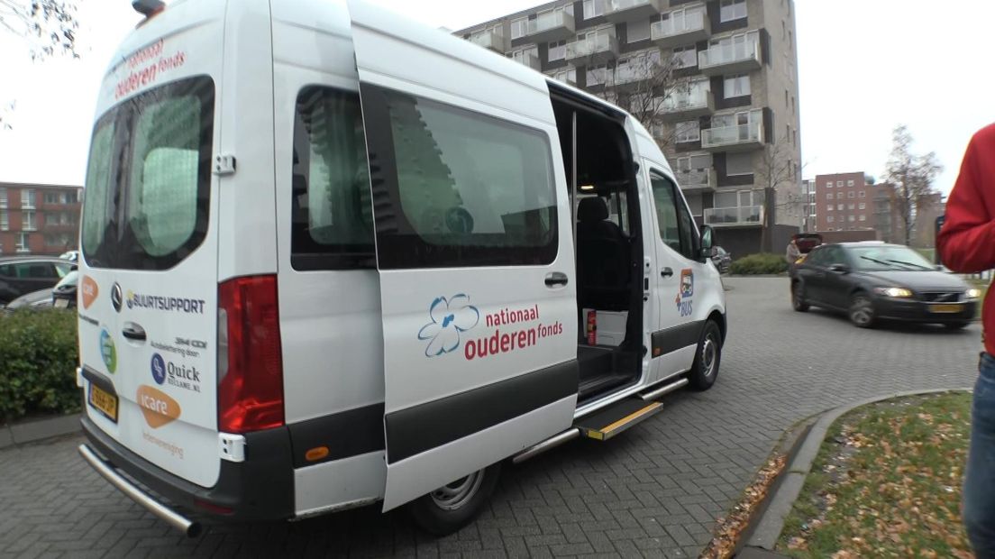 Met de nieuwe PlusBus kunnen ouderen in Emmerhout samen met buurtgenoten leuke uitstapjes maken.