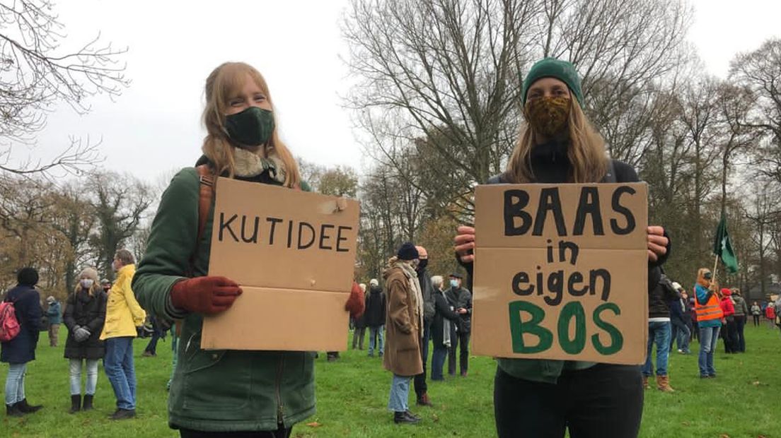 De actievoerders uiten hun onvrede over plannen voor de verbreding van de A27.