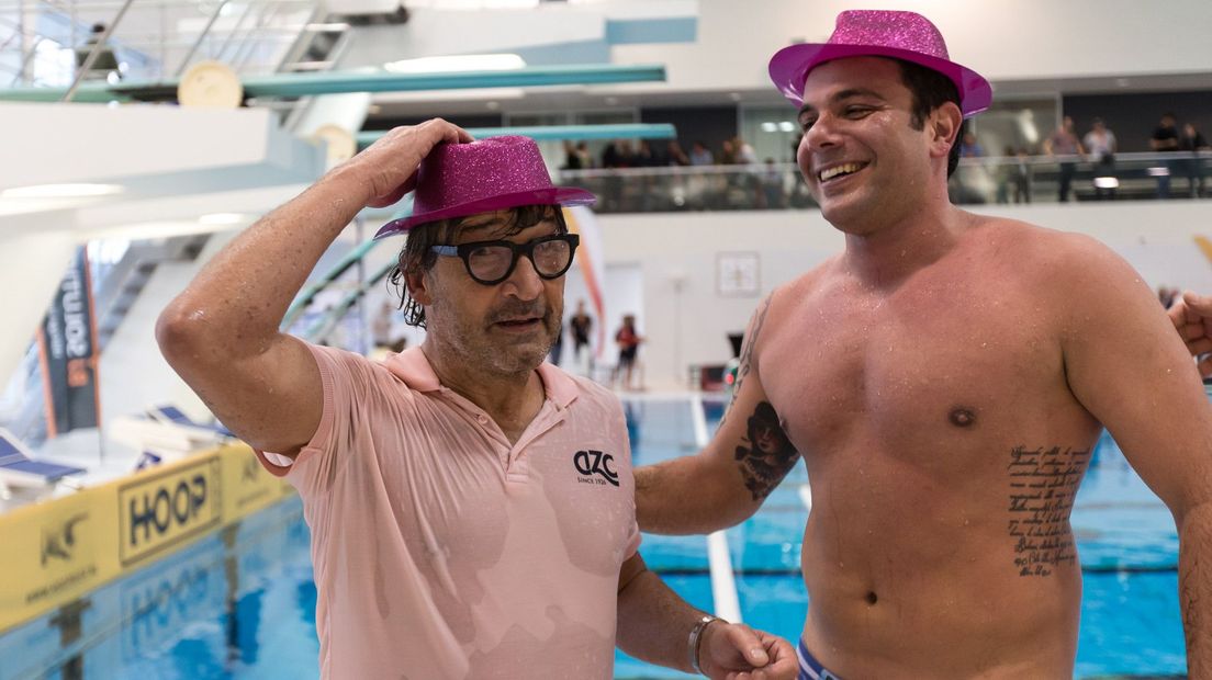 AZC-coach Ron van der Wild (l) na de gewonnen bekerfinale in 2019