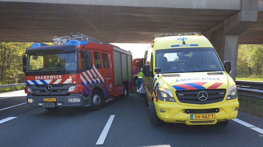 Auto in de vangrail op A35