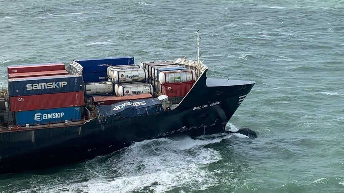 Het kleinere containerschip Baltic Tern verloor vijf containers