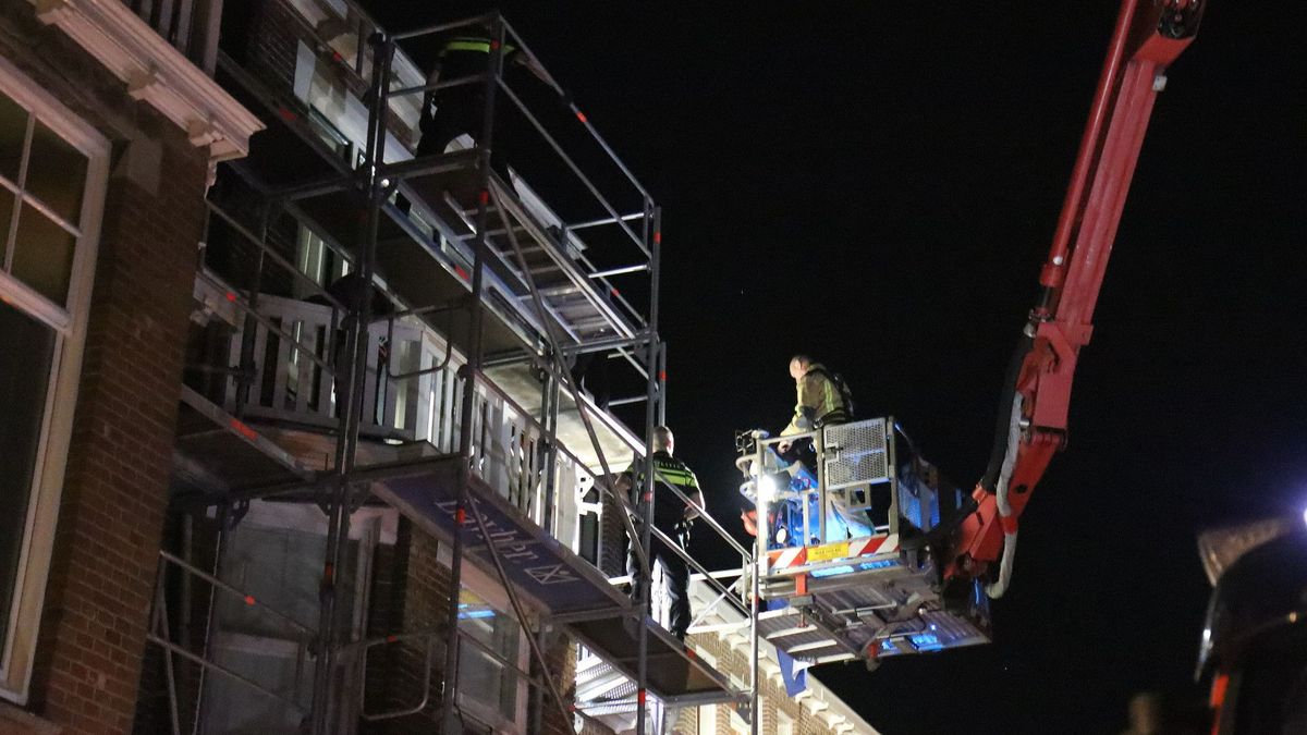 112-nieuws | Jongens van dak gehaald en opgepakt - Brand in garage Hoogmade