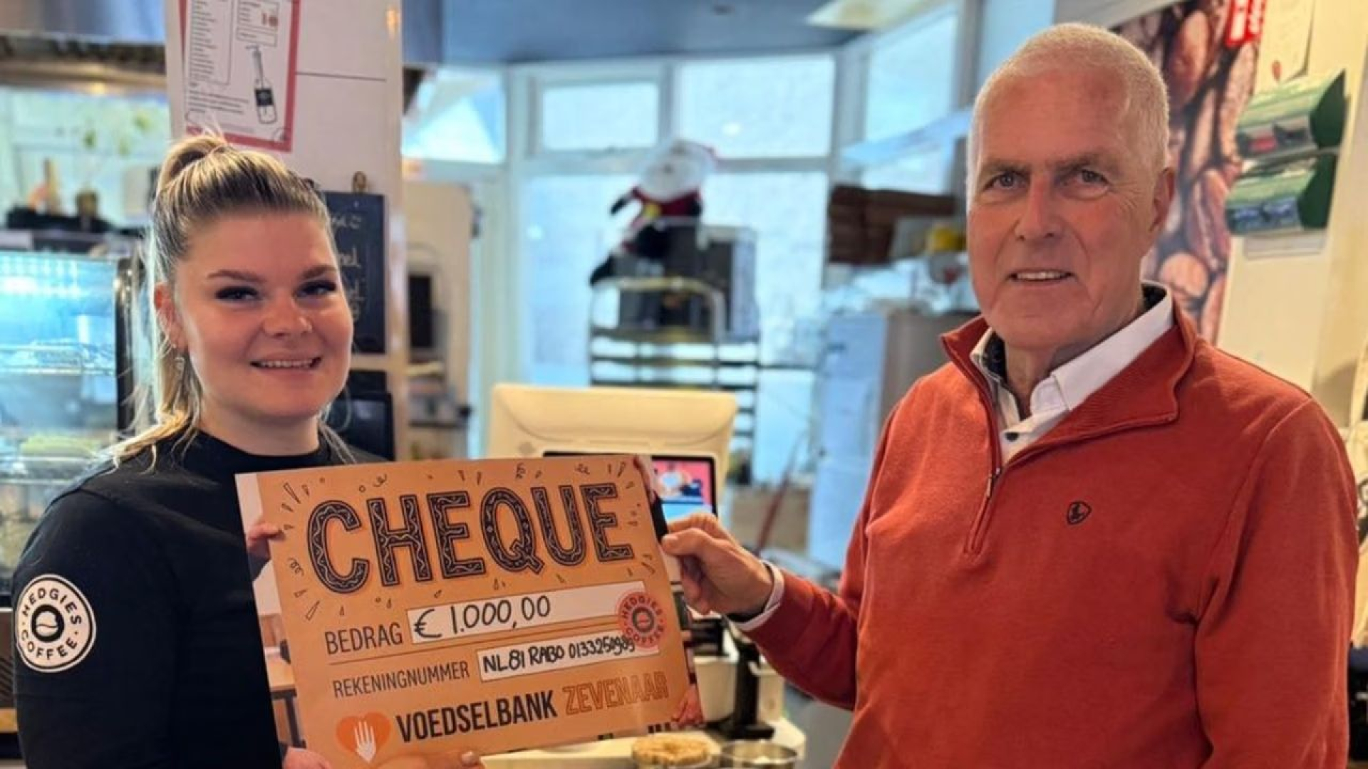 Koffiebar schenkt fooienpot aan Voedselbank na hartverwarmende actie