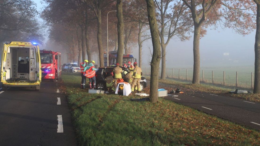 Bij een eenzijdig ongeluk op de N337 bij Zwolle raakte vanmorgen een vrouw gewond.