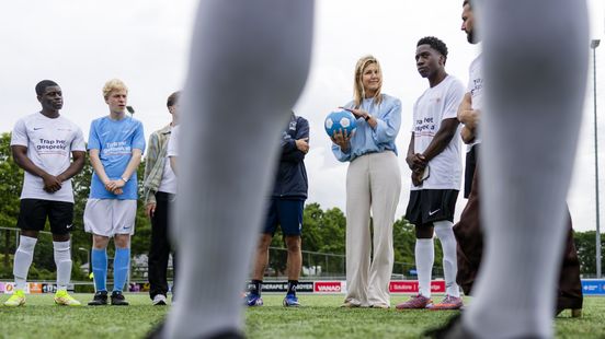 Koningin Máxima en BN’ers op voetbalveld: aandacht voor 'onzichtbare blessures' Nieuws