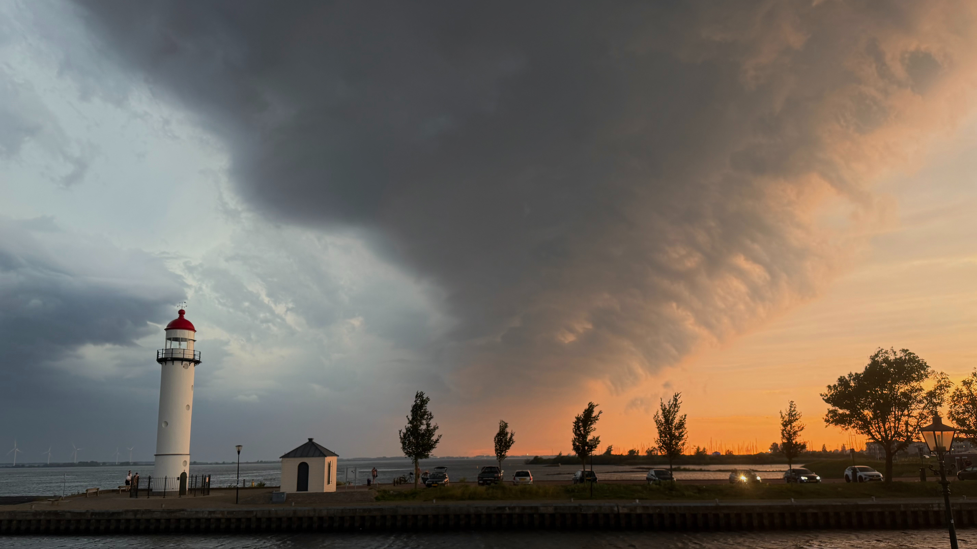 Indrukwekkende wolken in Hellevoetsluis