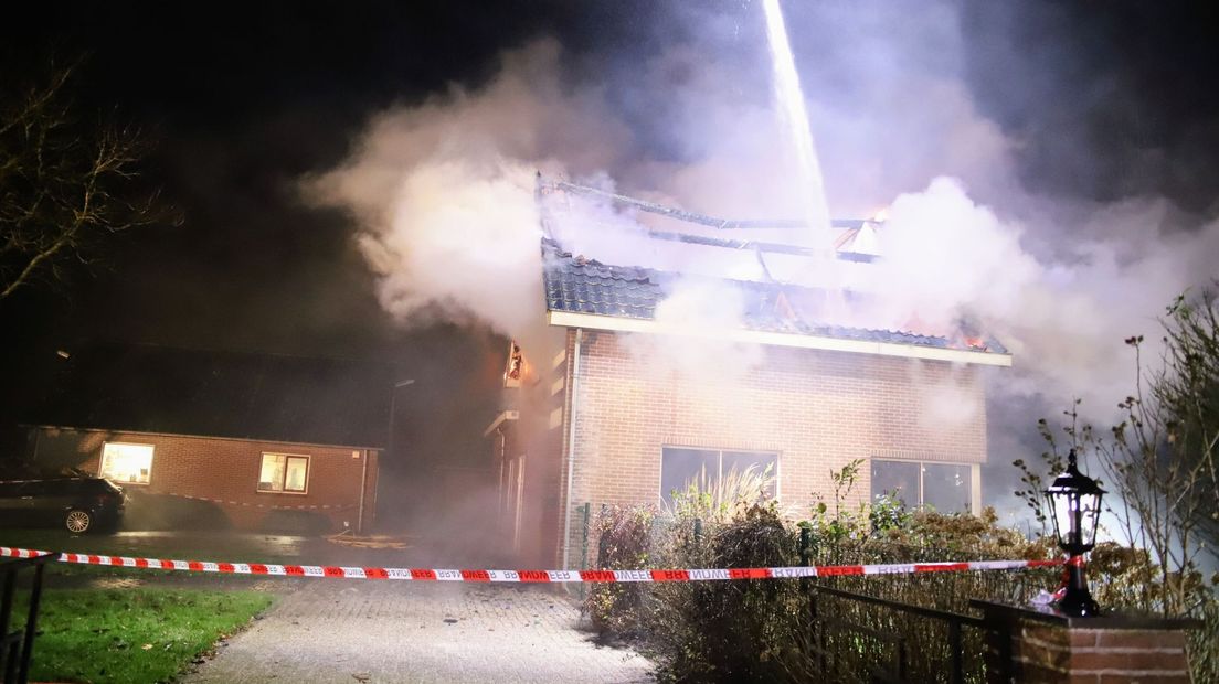 De brand in Culemborg brak uit in de schoorsteen.