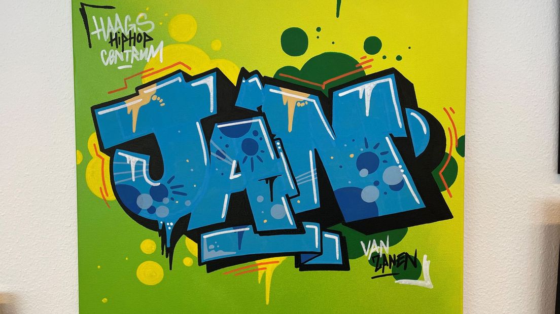 Schilderij van Haags HipHop Centrum in de werkkamer van Jan van Zanen