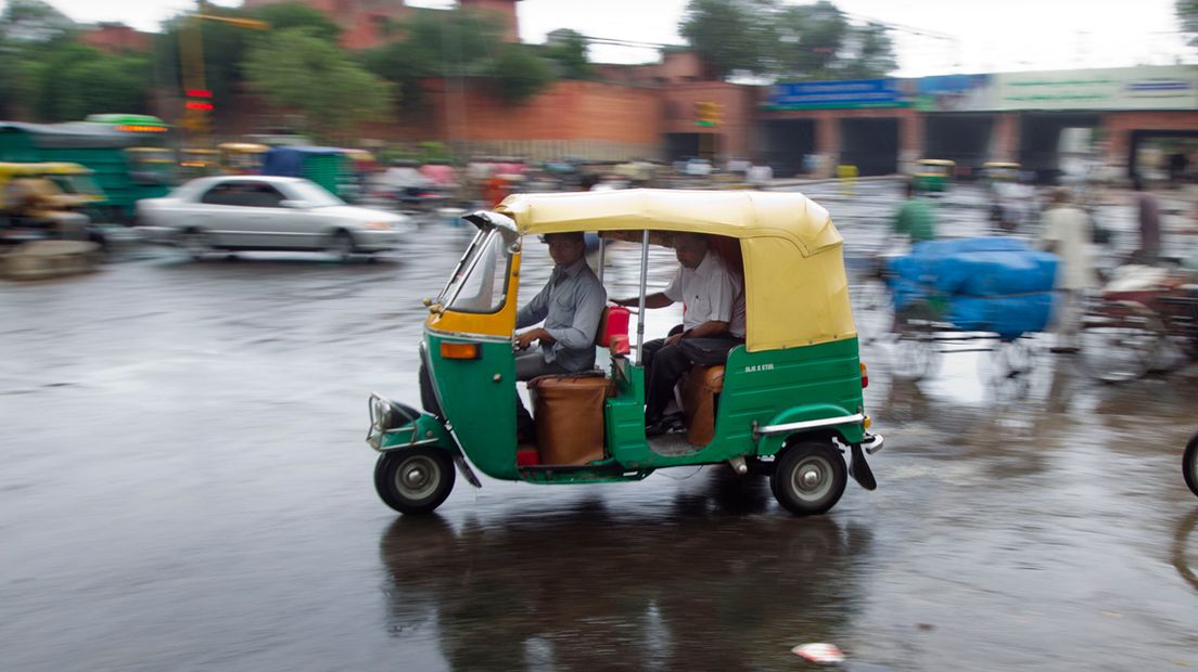 Een hop-on hop-offvervoersmiddel in India: de tuktuk.