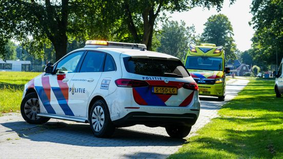 Fietser gewond bij ongeluk op Meerdijk in Emmen. Fietser gewond bij ongeluk op Meerdijk in Emmen.