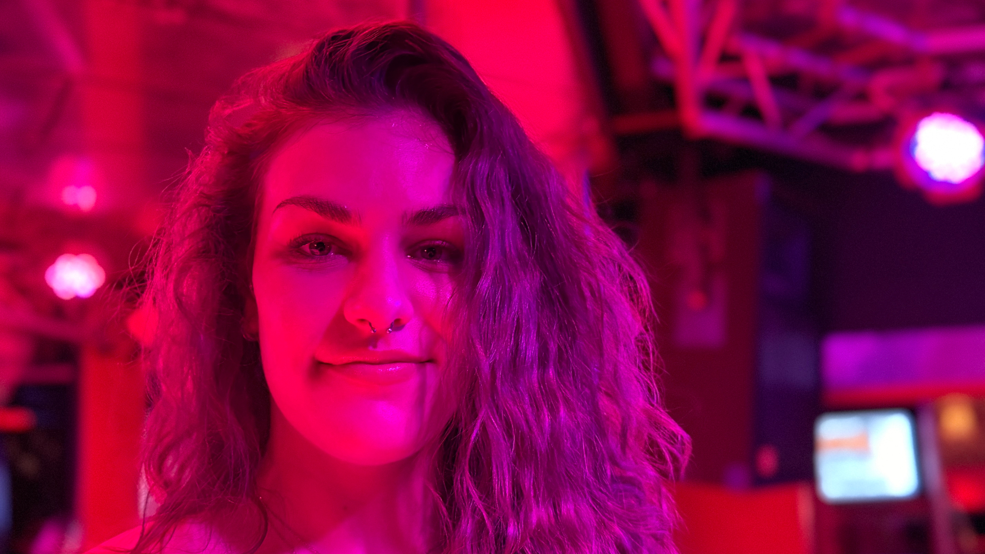 LuLu (27) is stripper in Club OQ.