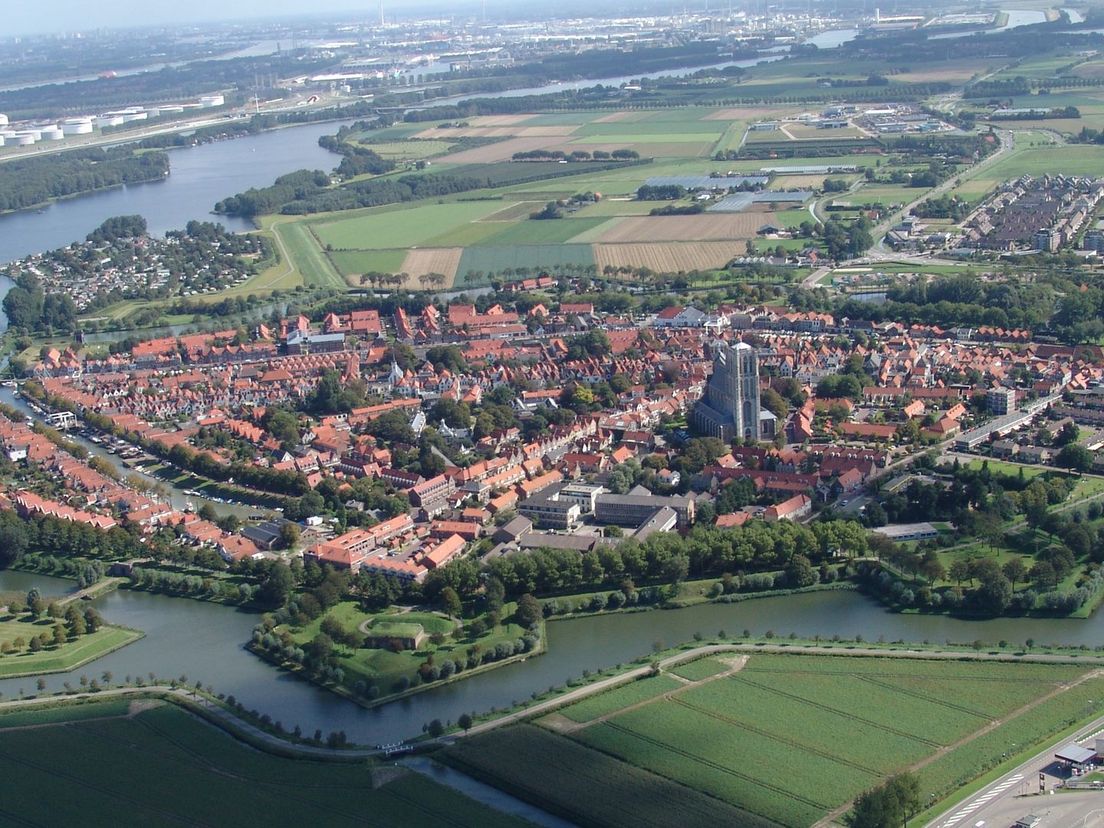 Luchtfoto van Brielse vesting met Sint-Catharijnekerk