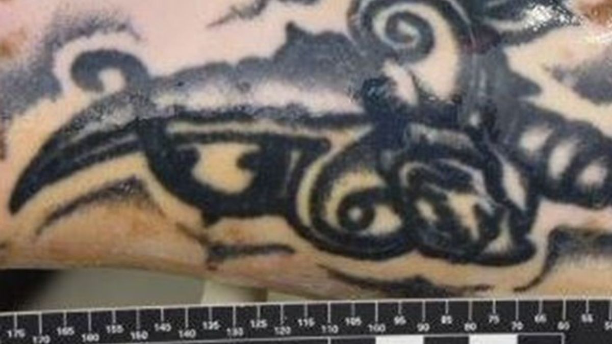 Dode bij Lathum lag al weken in het water, politie verspreidt foto's van tatoeages