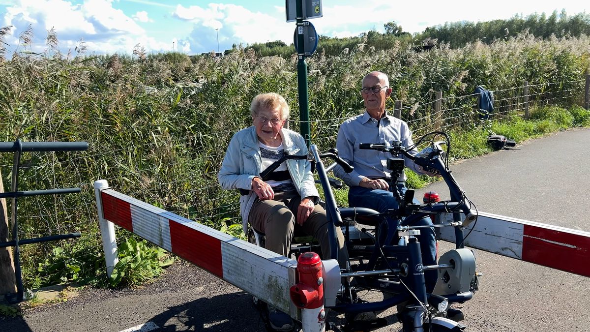 Corrie (90) vindt het 'knudde met een rietje' dat ze niet met haar fiets over de brug kan