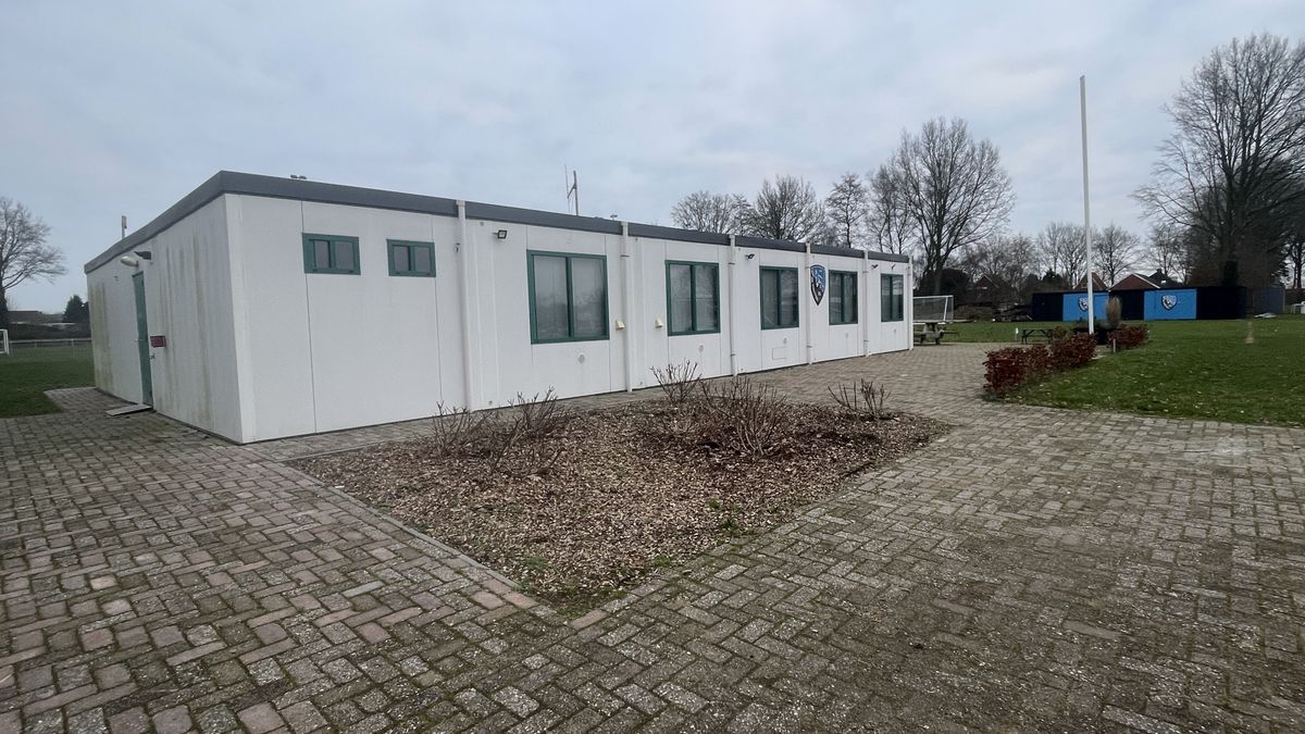 'Stop met geld weggooien in voetbaloorlog 2e Exloërmond'