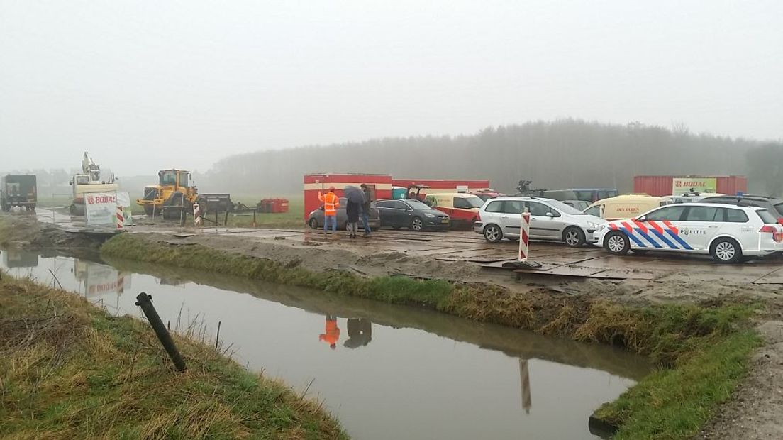 De Explosieven Opruimingsdienst heeft donderdag in Arnhem twee bommen uit de Tweede Wereldoorlog onschadelijk gemaakt. Bewoners van zes woningen in de Arnhemse wijk Rijkerswoerd moesten daarom tijdelijk hun huis uit. Zij wonen in het gebied dat afgesloten is tijdens de demontage van de explosieven.