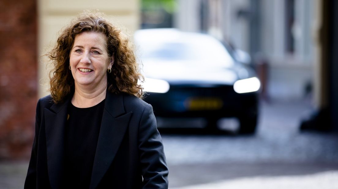 Ingrid van Engelshoven wil opheldering over de kosten van het afscheidsfeest van de RUG.