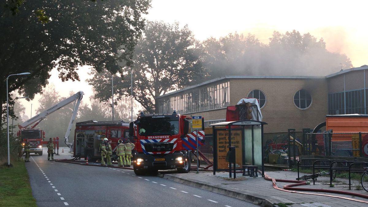 Brand in bedrijfspand op industrieterrein in Vollenhove RTV Oost