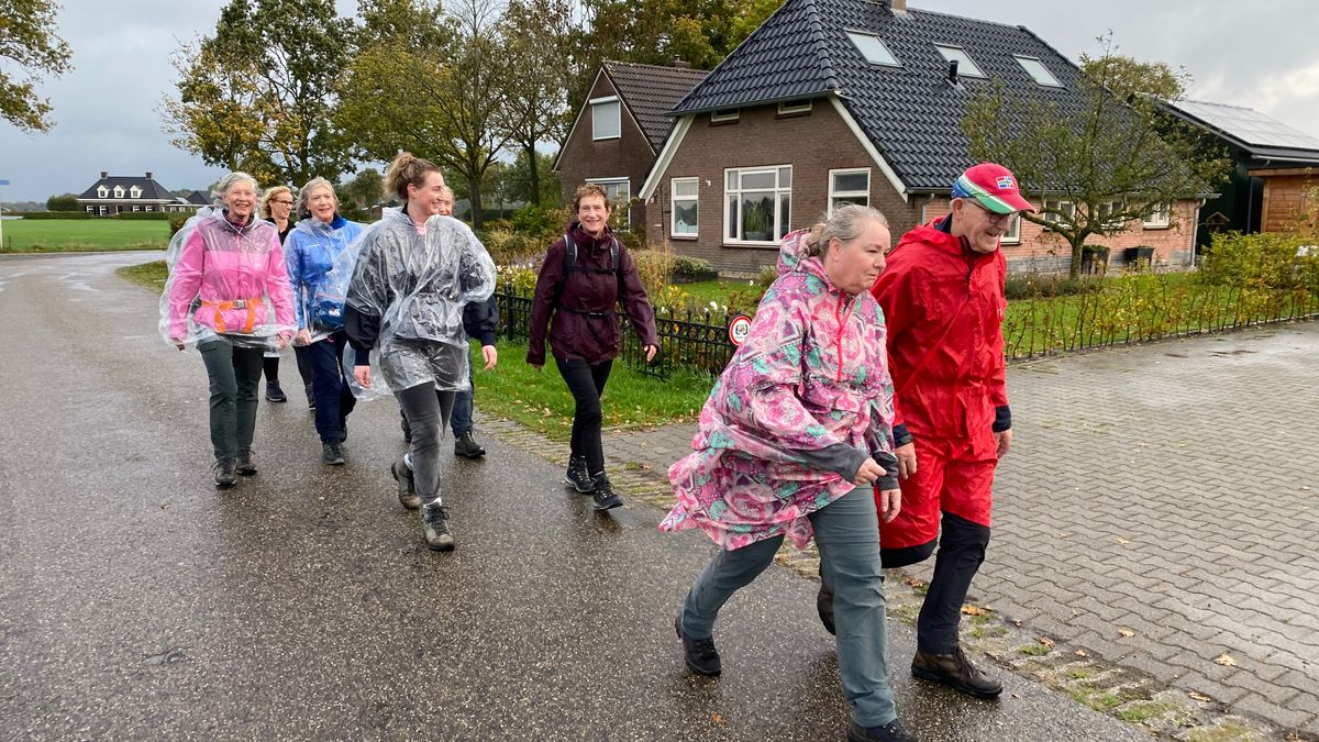 Sallandse Wandelvierdaagse nat en winderig uit de startblokken in Raalte