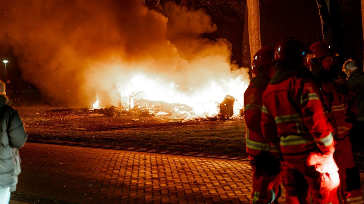 112-nieuws: Mobiele Eenheid ingezet bij brand in Hoogkerk • Omstanders blussen scooterbrand in Winsu