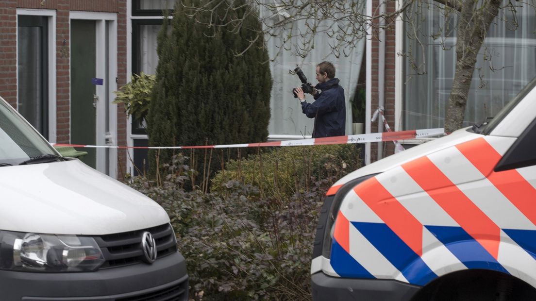 Onderzoek van de politie bij de woning, in februari dit jaar