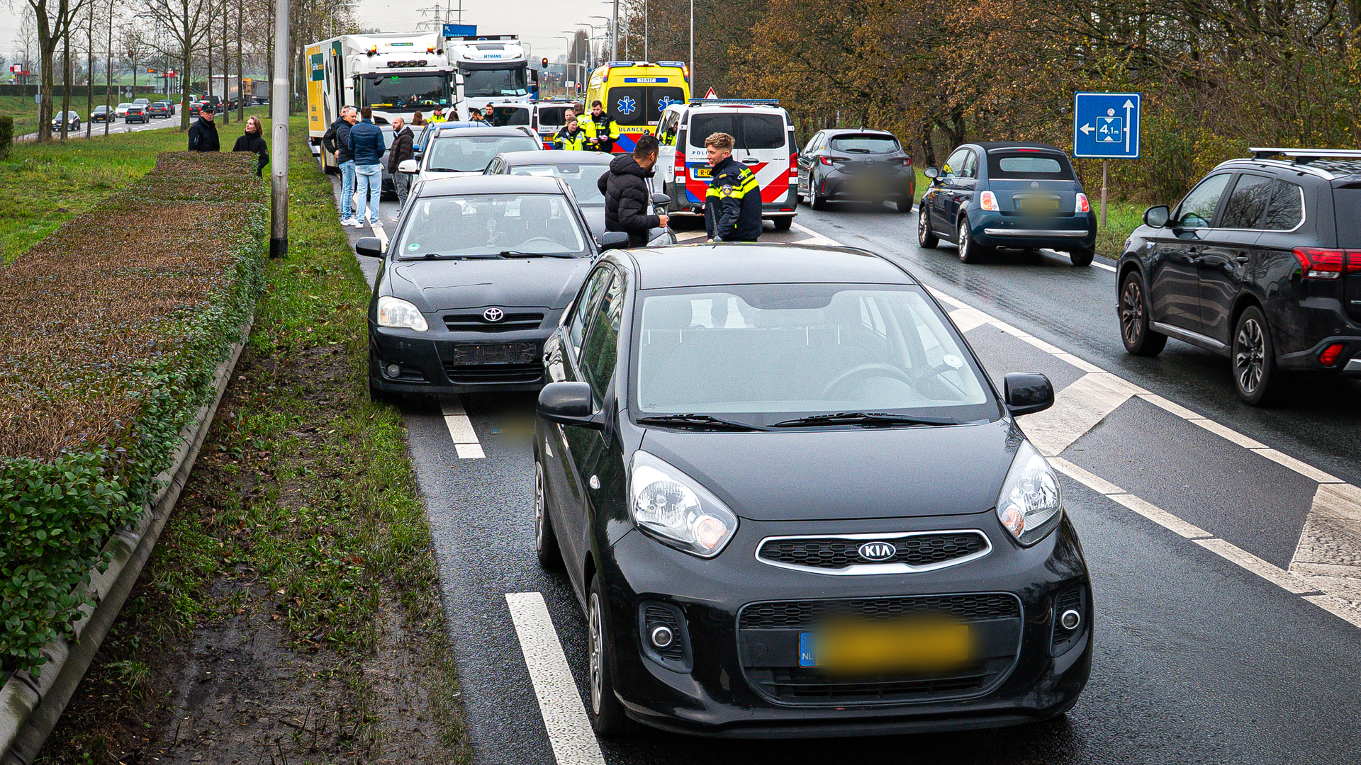 Kettingbotsing tussen negen voertuigen.
