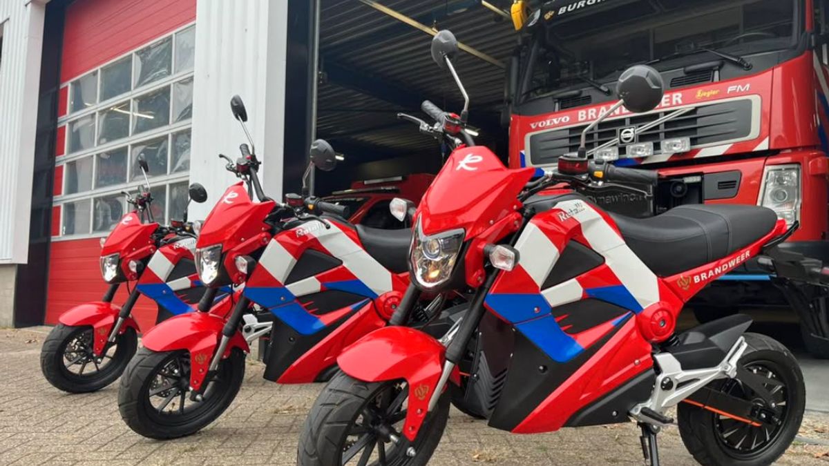 Brandweervrijwilliger koopt zelf brandweerscooters om sneller uit te kunnen rukken