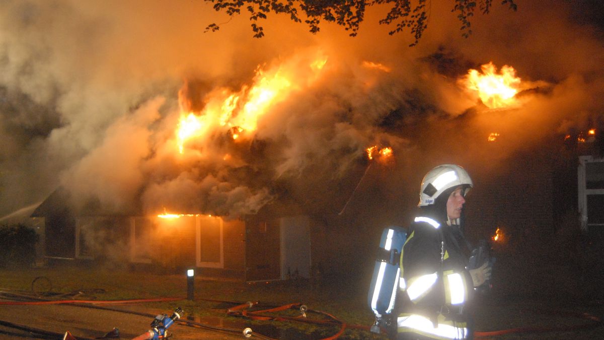Brand legt boerderij Ansen in as