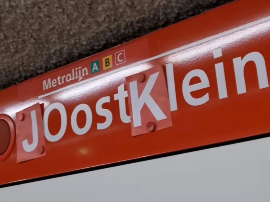 Songfestivalheld Joost Klein krijgt metrohalte in Rotterdam