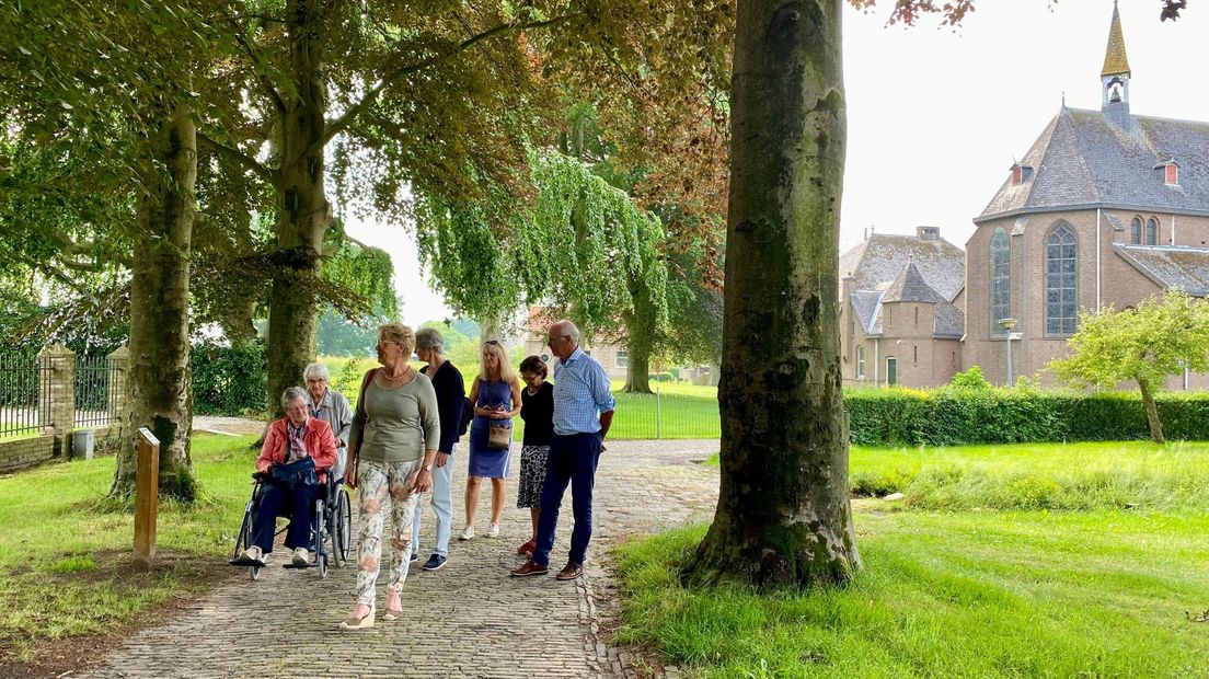 Zusters en oud-leerlingen van De Voorzienigheid volgen als eerste de route