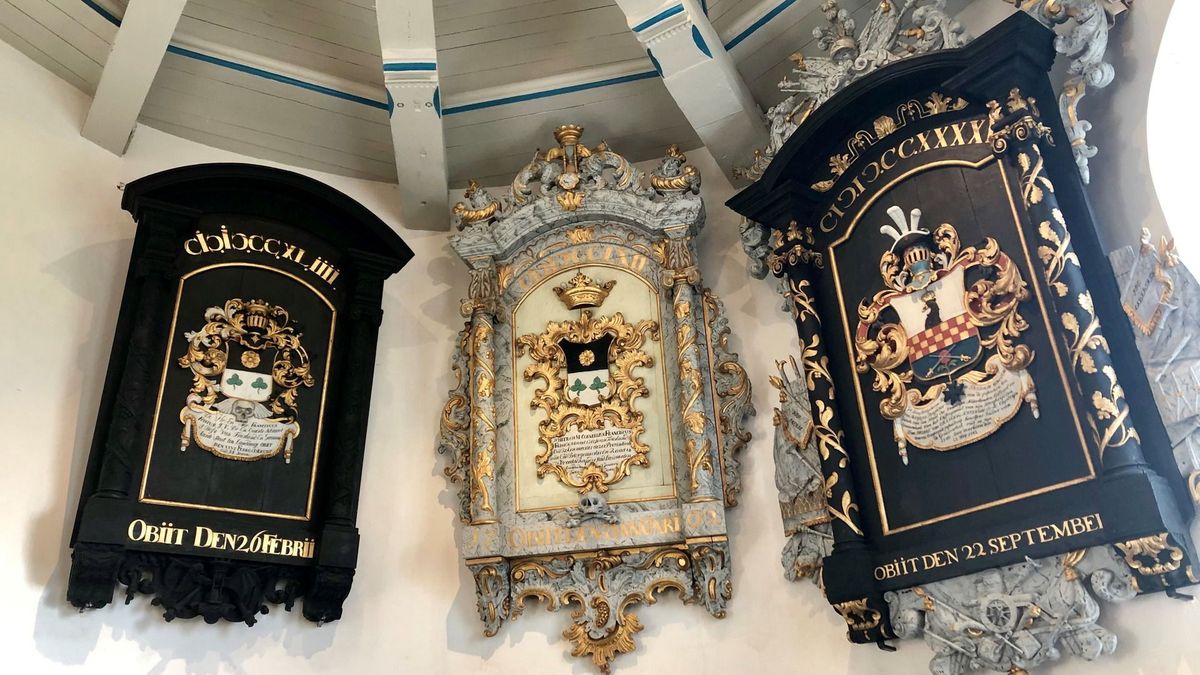 Rouwbord van 'onbekende' soldaat in Martinuskerk Gytsjerk