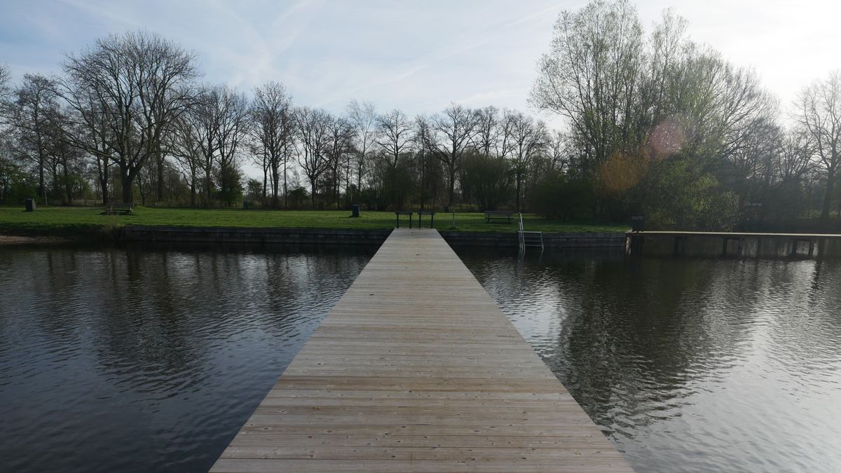 Zwemplas Nijeveen weer spic en span: 'Meppel wist niet dat het eigenaar van de plas was'